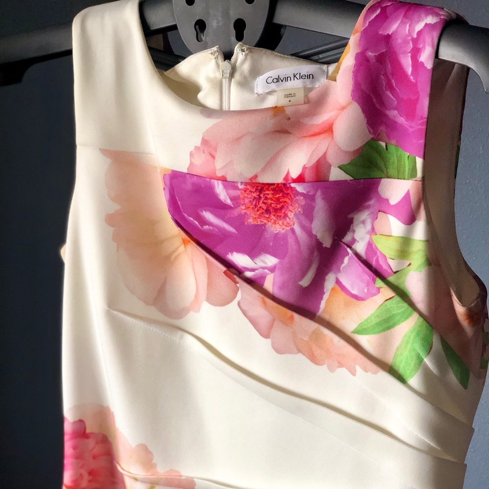 Calvin Klein Knee-Length Floral Dress. Size 4.